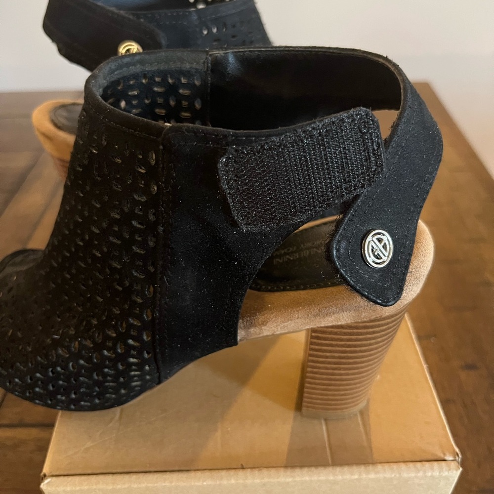 Giani Bernini Black Perforated Block Heels - Size 9 - Picture 7 of 9
